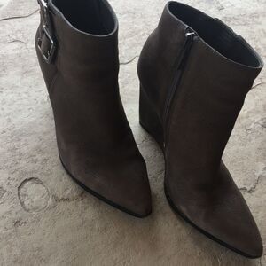 Vince Camuto Booties‎